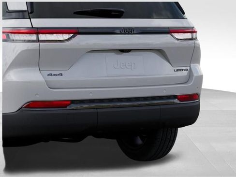 New 2025 Jeep Grand Cherokee Limited w/ Black Appearance Package AWD/4WD image 13