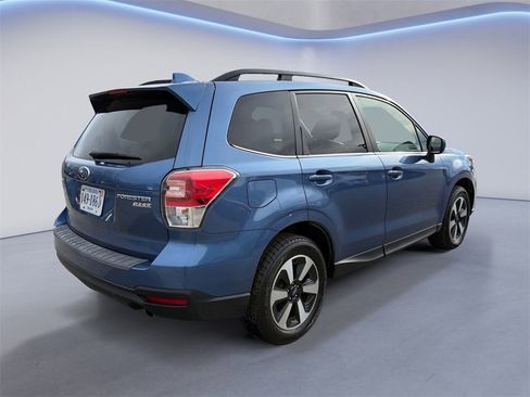 Used 2017 Subaru Forester 2.5i Limited image 3