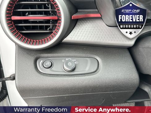 Used 2024 Chevrolet Trax RS FWD image 18