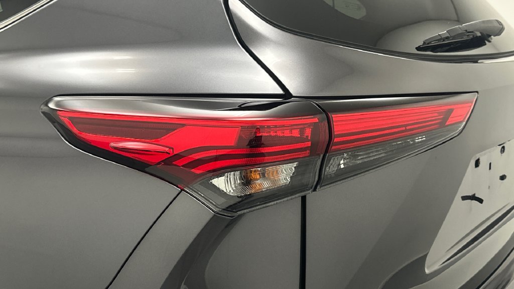Certified 2021 Toyota Highlander XLE AWD/4WD image 24