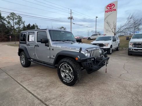 Used 2016 Jeep Wrangler Unlimited Rubicon w/ Connectivity Group image 8