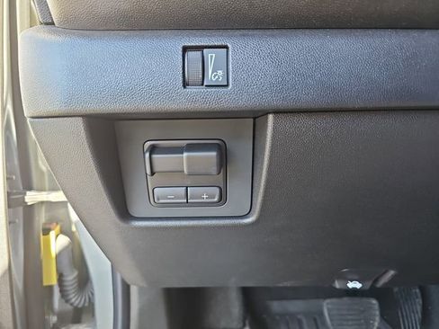 Used 2024 Chevrolet Colorado W/T image 24