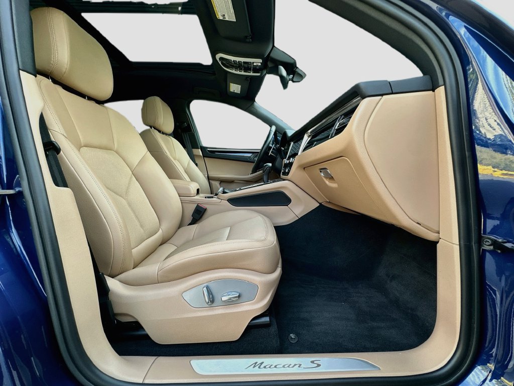 Certified 2024 Porsche Macan S AWD/4WD image 29