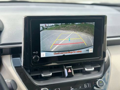 Used 2024 Toyota Corolla Cross XLE AWD/4WD image 19