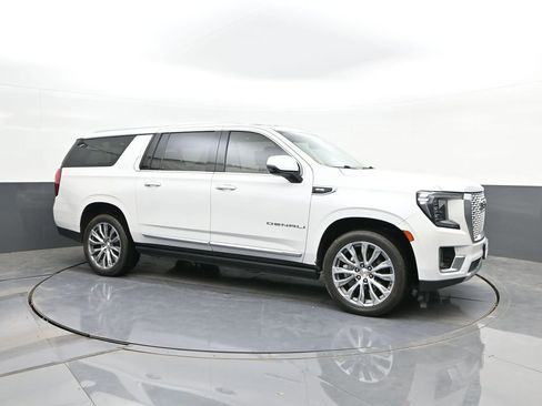 Used 2021 GMC Yukon XL Denali w/ Denali Premium Package RWD image 17