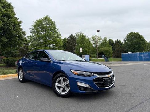 Used 2023 Chevrolet Malibu LS FWD image 2