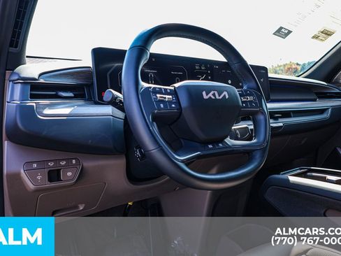 Used 2024 Kia EV9 Land image 32