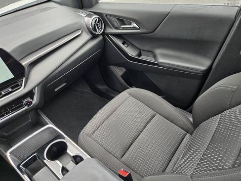 Used 2025 Chevrolet Equinox LT FWD image 16