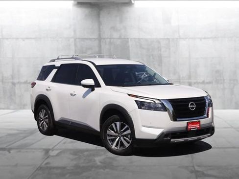 Certified 2025 Nissan Pathfinder SL AWD/4WD image 2
