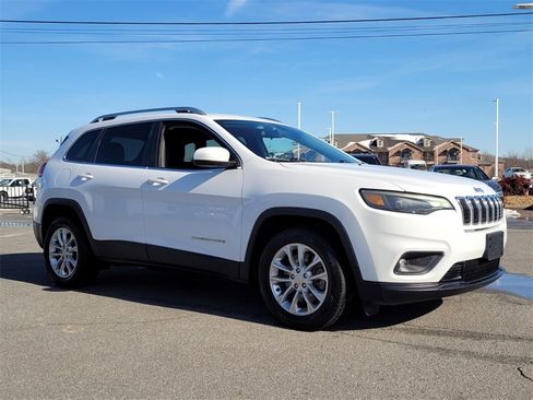 Used 2019 Jeep Cherokee Latitude w/ Popular Appearance Group image 2
