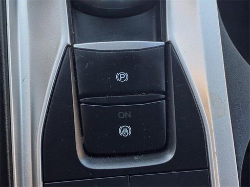 Certified 2020 Ford Explorer XLT w/ Class III Trailer Tow Package image 18