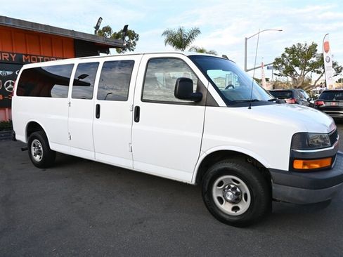 Used 2017 Chevrolet Express 3500 LT w/ LT Preferred Equipment Group image 8