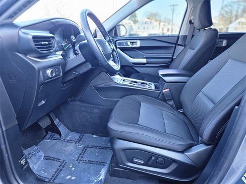 Used 2022 Ford Explorer XLT image 16