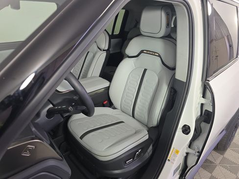 Used 2024 Rivian R1S Adventure AWD/4WD image 20