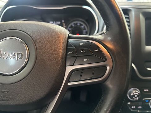 Used 2021 Jeep Cherokee Latitude Plus image 18