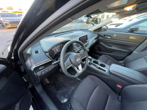 Used 2025 Nissan Altima 2.5 SV image 35