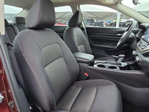 Used 2024 Nissan Altima 2.5 SV FWD image 17
