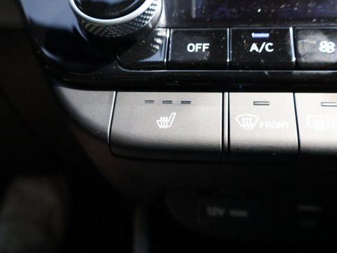 New 2025 Hyundai Elantra Limited image 38