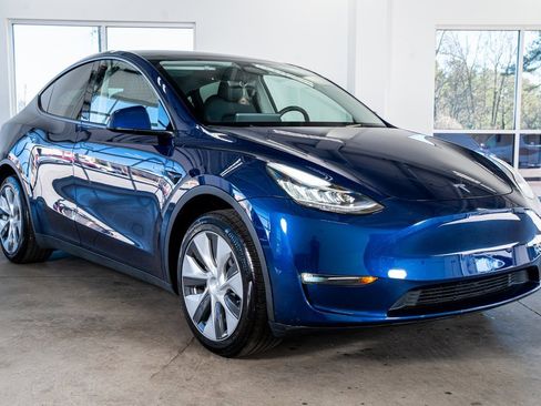 Used 2023 Tesla Model Y Long Range image 4
