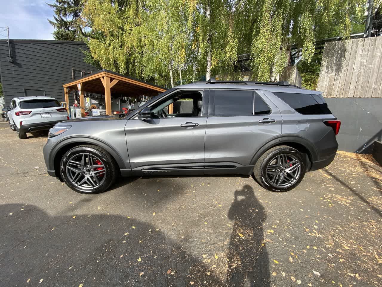 Used 2025 Ford Explorer ST w/ Sun And Sound Package AWD/4WD image 3