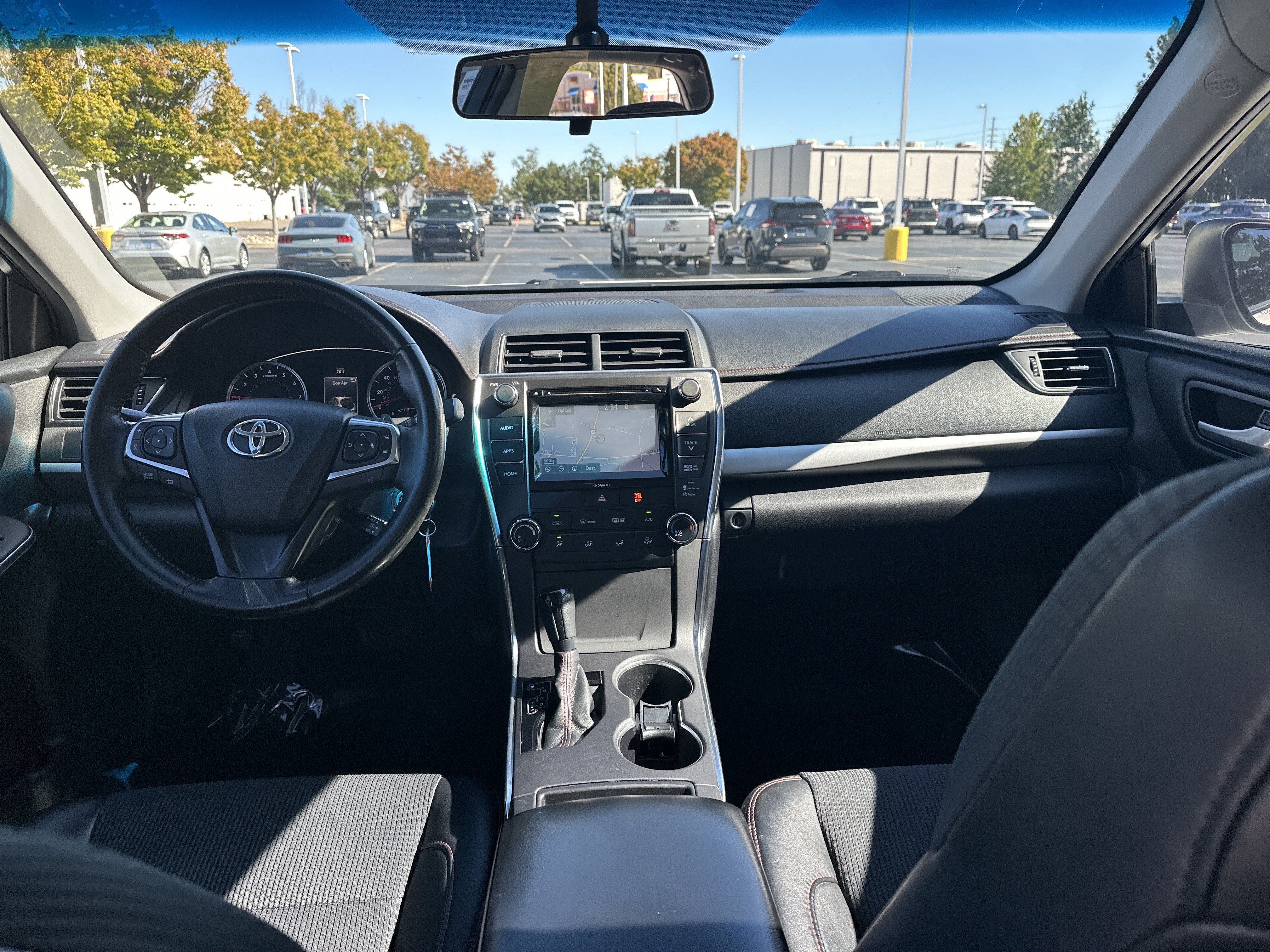 Used 2016 Toyota Camry SE FWD image 29