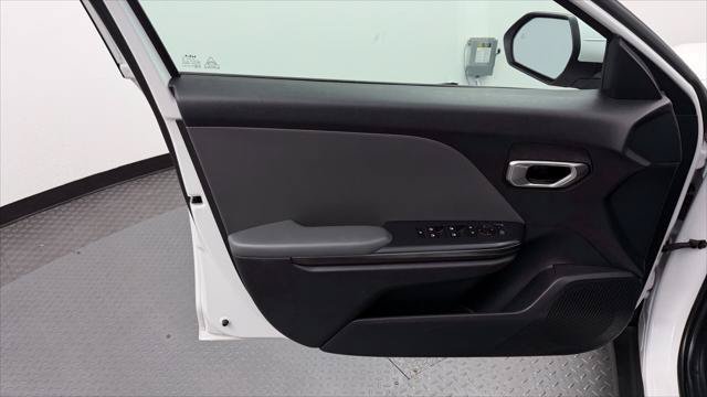 Used 2025 Kia K4 FWD image 13