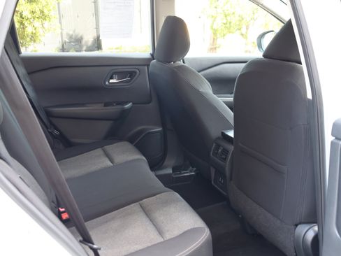 Used 2024 Nissan Rogue SV AWD/4WD image 20