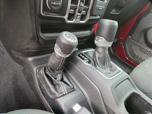 Used 2021 Jeep Gladiator Overland image 12