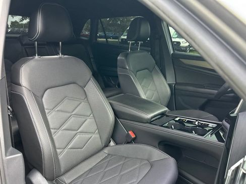 Used 2024 Volkswagen Atlas Cross Sport SE FWD image 47