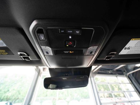 Certified 2025 Toyota Tacoma SR5 AWD/4WD image 19