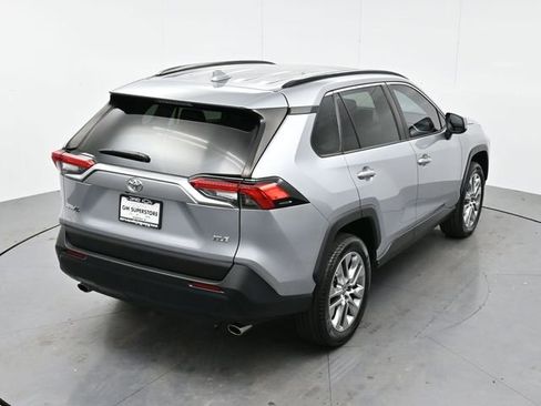 Used 2022 Toyota RAV4 XLE Premium image 34