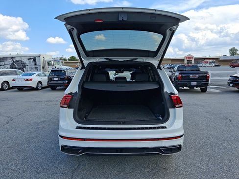 Used 2022 Volkswagen Tiguan SE R-Line AWD/4WD image 28
