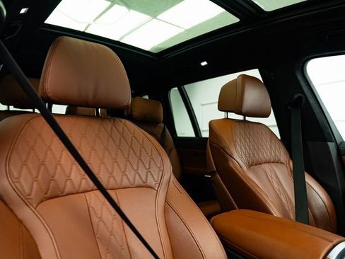 Used 2026 BMW X7 M60i image 37