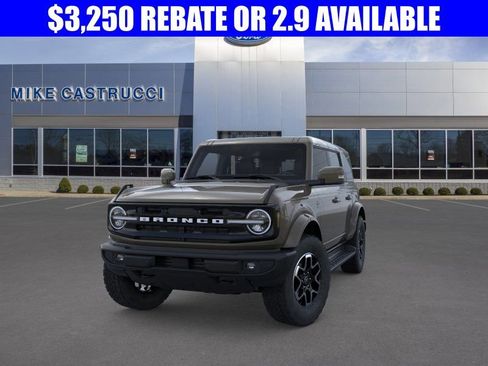 New 2025 Ford Bronco Outer Banks image 2