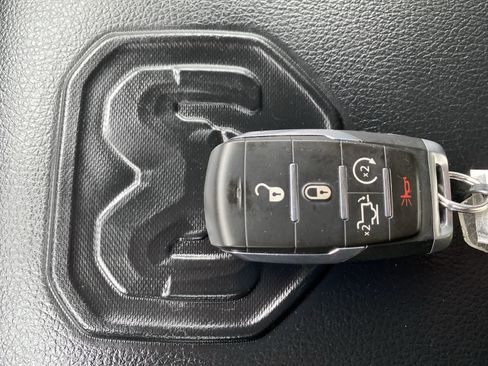 Used 2022 RAM 1500 Laramie AWD/4WD image 37