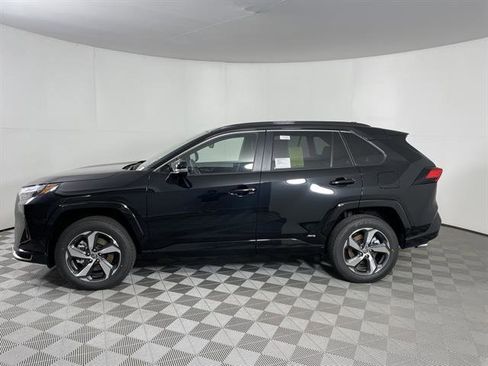 New 2025 Toyota RAV4 SE image 4