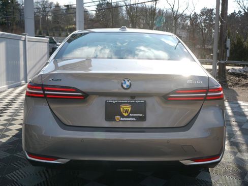Used 2024 BMW 530i xDrive w/ Convenience Package image 7