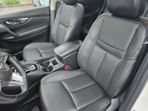 Used 2018 Nissan Rogue SL w/ Premium Package image 21