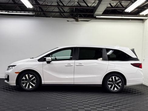 Used 2025 Honda Odyssey EX-L image 3
