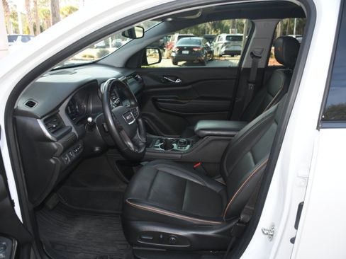 Used 2022 GMC Acadia AT4 w/ Technology Package image 8