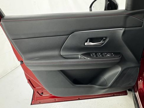 Certified 2025 Nissan Kicks SR FWD image 18
