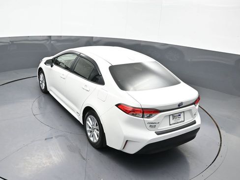 Certified 2025 Toyota Corolla LE image 38