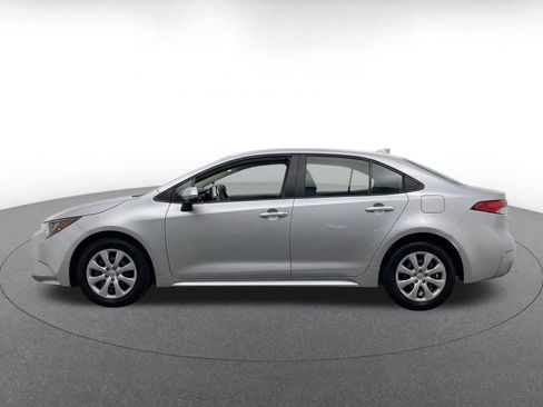 Used 2025 Toyota Corolla LE FWD image 4