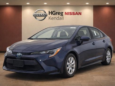 Used 2024 Toyota Corolla LE FWD image 3