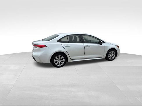 Used 2022 Toyota Corolla LE image 5