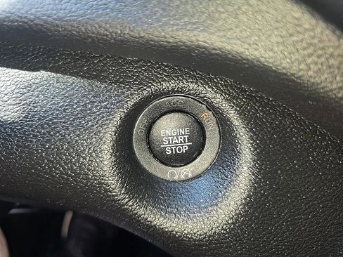 Used 2019 Jeep Cherokee Trailhawk w/ Cold Weather Group image 20