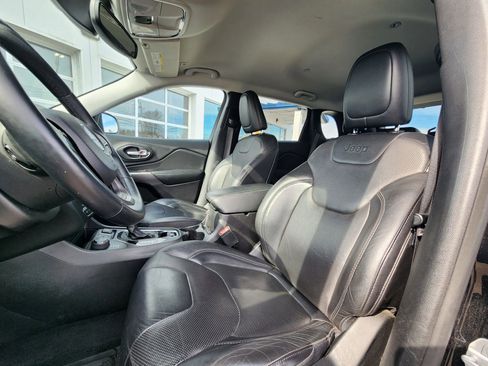 Used 2019 Jeep Cherokee Limited image 24