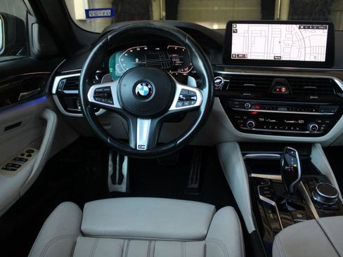 Used 2022 BMW 530i w/ M Sport Package RWD image 16
