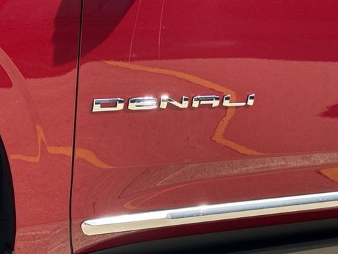 New 2026 GMC Yukon Denali w/ Denali Reserve Package AWD/4WD image 17