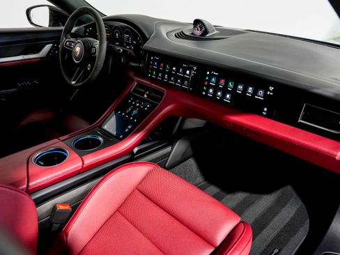 Used 2022 Porsche Taycan Turbo S image 28